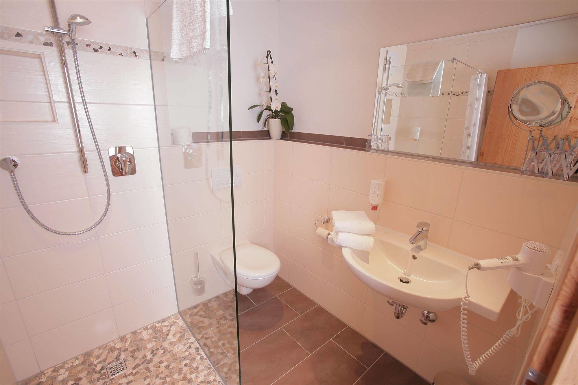 Pension Schweizerhaus Garni 베얀 외부 사진